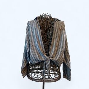 Grade & Gather Women’s Grey Blue Long Sleeve V Neck Top. Size S. SKU 043
